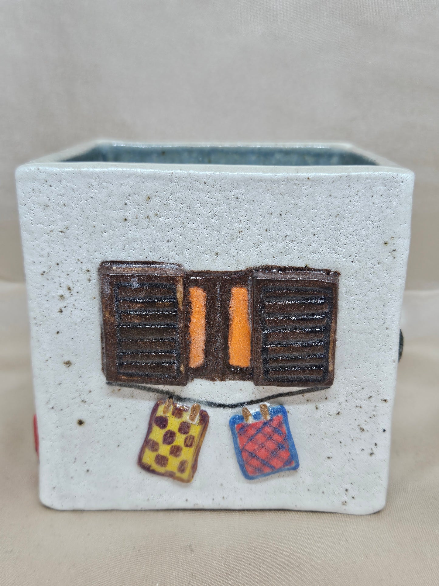 Casa Pequeña Pot