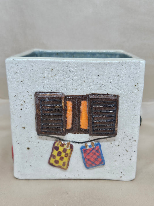 Casa Pequeña Pot
